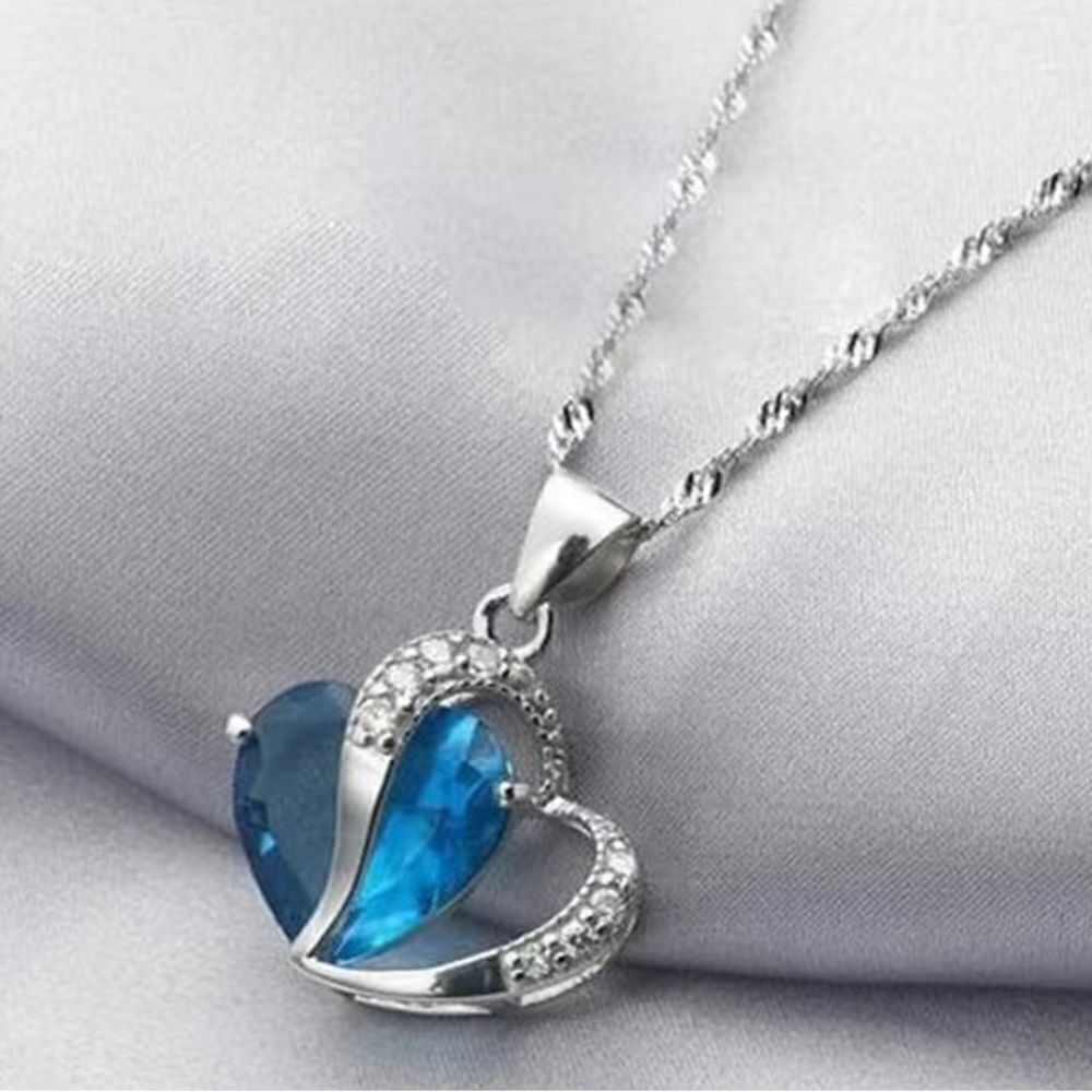 โจ๐โจ ๐ฉตย Elegant Silver Plated BlueโHeart Simulated CrystalโNecklaceโจ